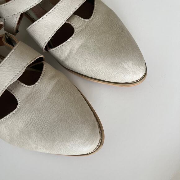 Mi.im Pointed Toe Leather Flat SZ 8.5 Natural White Strappy Edgy T-Strap - Picture 5 of 9